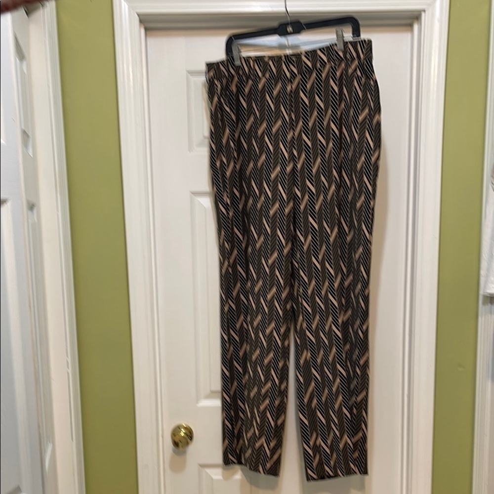 Chico’s - Black and Tan Patterned Pants - Chico’s 2.5 ((14)